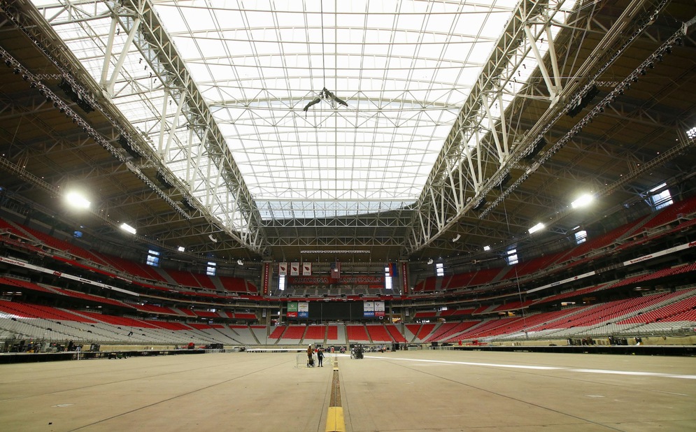 The roof remained closed at University of Phoenix Stadium&#xA0;in Glendale, Ariz., where Super Bowl XLIX will be played, while the grass field remained outside in the sun,&#xA0;but&#xA0;the NFL says it plans to keep the retractable roof open at the stadium for the Feb. 1, 2015, Super Bowl between the Seattle Seahawks and New England Patriots. (AP Photo/Ross D. Franklin)