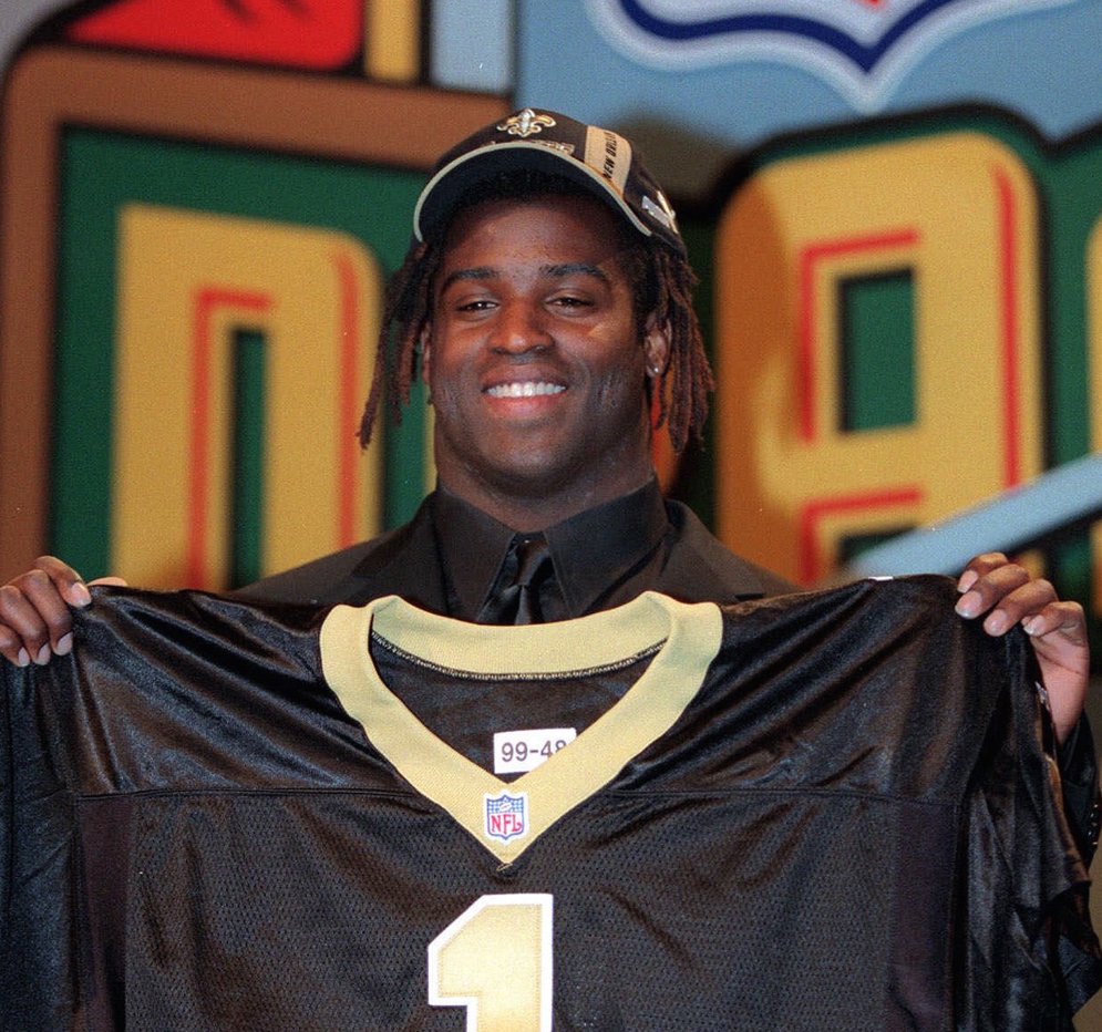 Los New Orleans Saints negociaron un total de ocho elecciones de futuros Drafts en 1999 y 2000 con Washington para obtener a Ricky Williams, el ganador del Trofeo Heisman de 1998. (Fotograf&#xED;a de AP/Suzanne Plunkett)