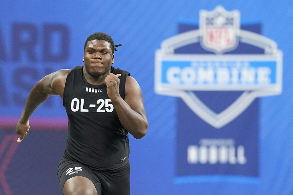 Pittsburgh Steelers offensive tackle Broderick Jones&#xA0;runs the 40-yard dash during the 2023 NFL Scouting Combine in Indianapolis. (Darron Cummings via AP)