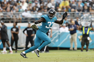 Jacksonville Jaguars Linebacker Devin Lloyd runs during a football game.